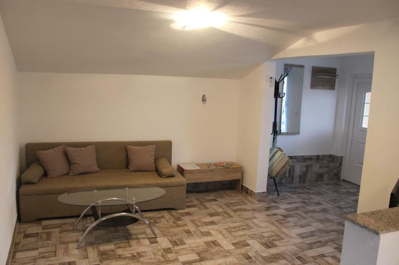 Apartments Anicic Coric Omišalj Exterior foto