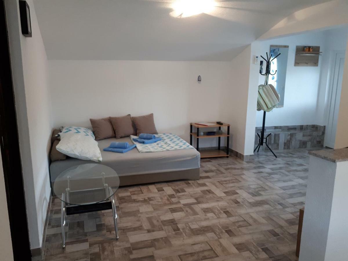 Apartments Anicic Coric Omišalj Exterior foto